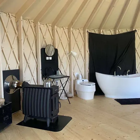 Luxury tent Black Yurt Chromiec