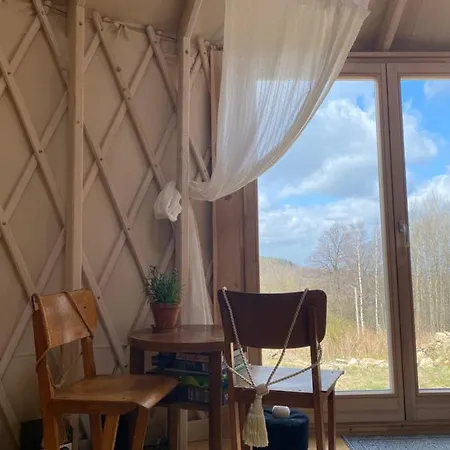 Black Yurt Chromiec