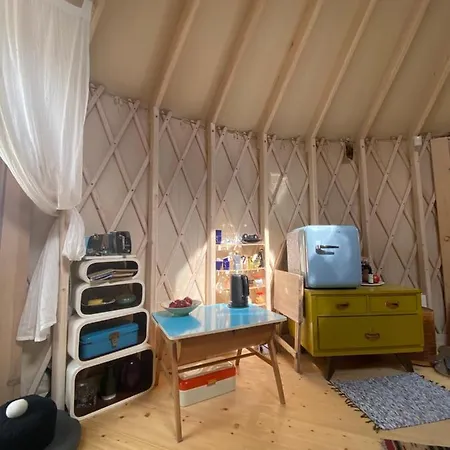 Black Yurt Chromiec