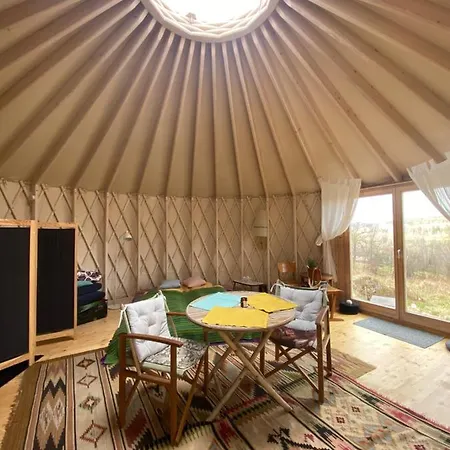 Black Yurt Chromiec Campo de lujo