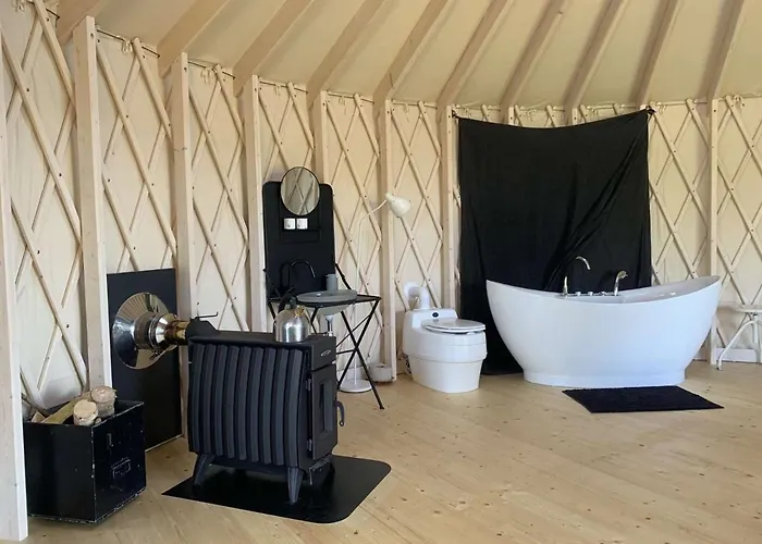 Luxury tent Black Yurt Chromiec