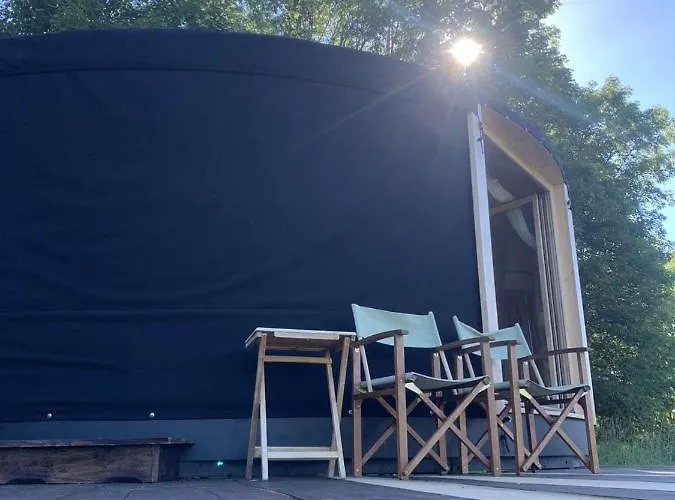 Black Yurt Chromiec Luxury tent