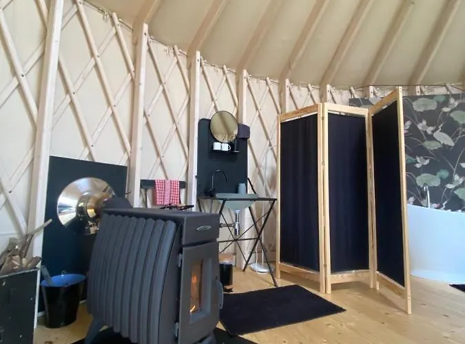 Black Yurt Chromiec Stara Kamienica