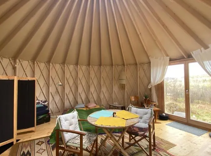 Black Yurt Chromiec Luxury tent